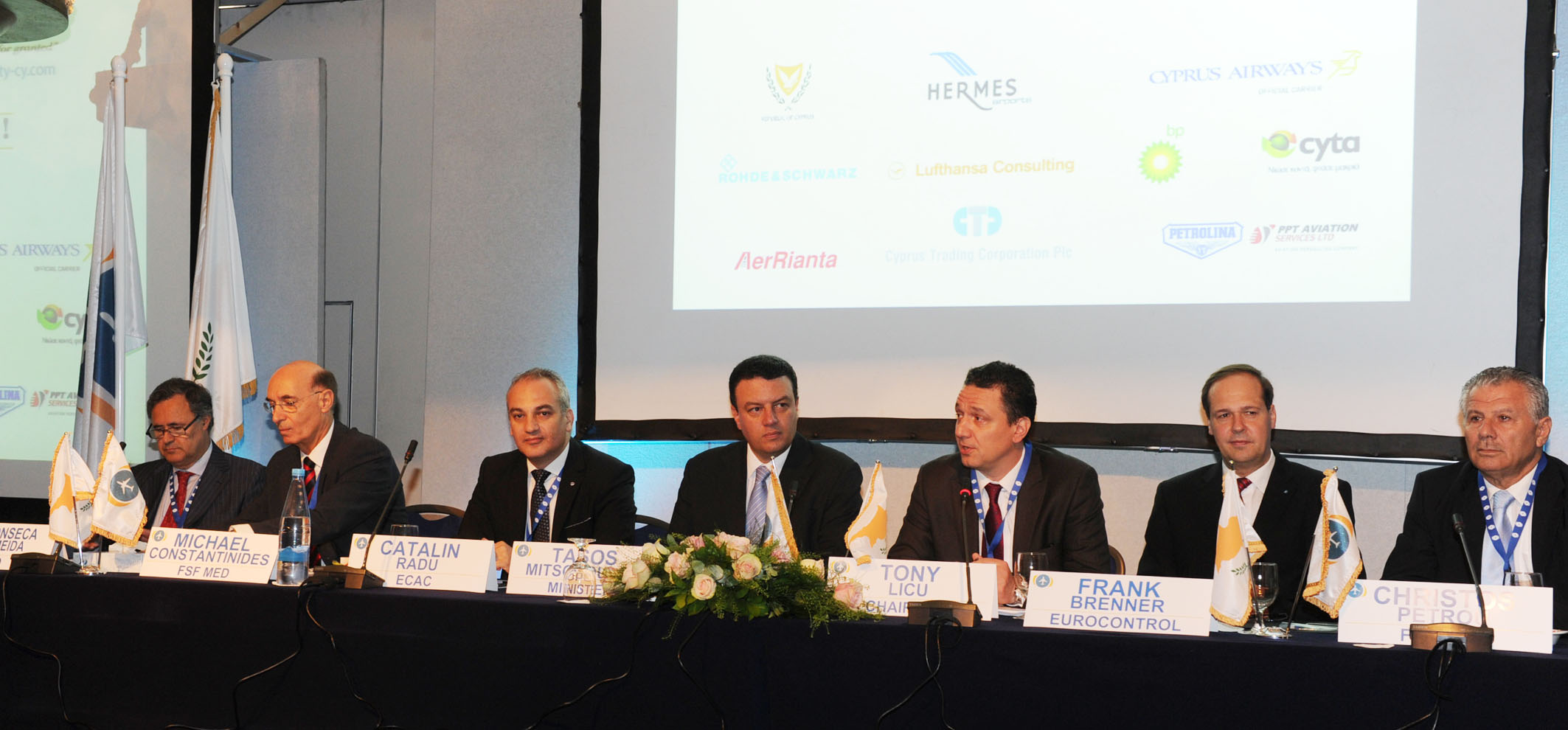 Ο Υπουργός Συγκοινωνιών κηρύσσει την έναρξη των εργασιών του διεθνούς συνεδρίου για την ασφάλεια των πτήσεων με τίτλο “Aviation safety in the turbulence of the current economic crisis”.  