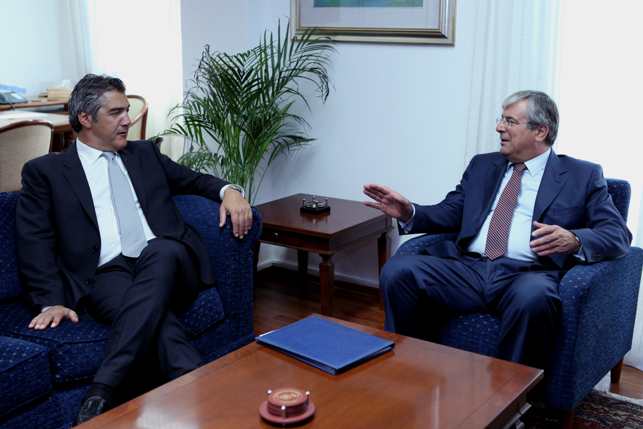 Ο Υπουργός Συγκοινωνιών και Έργων κ. Ευθύμιος Φλουρέντζου σε συνάντηση με τον Υπουργό Ναυτιλίας και Αιγαίου της Ελλάδας κ. Κωνσταντίνο Μουσουρούλη.